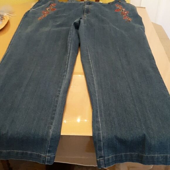 Erika stretch front flowered jeans NWT - Picture 6 of 8